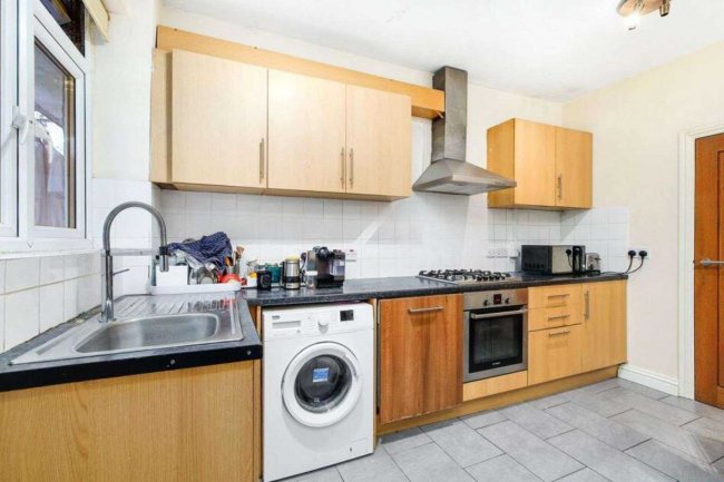 Flat 2, Crescent Court, Golders Green Crescent, Golders Green, NW11 8JP 2