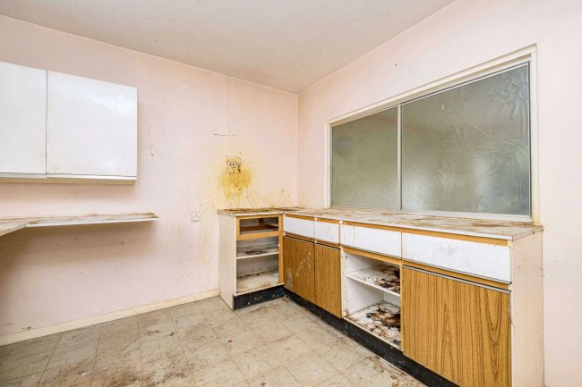 49 Copenhagen Close, Luton LU3 3TF 5