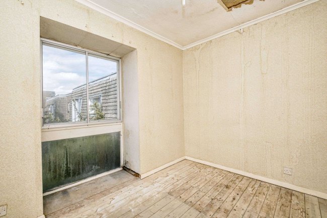 49 Copenhagen Close, Luton LU3 3TF 5