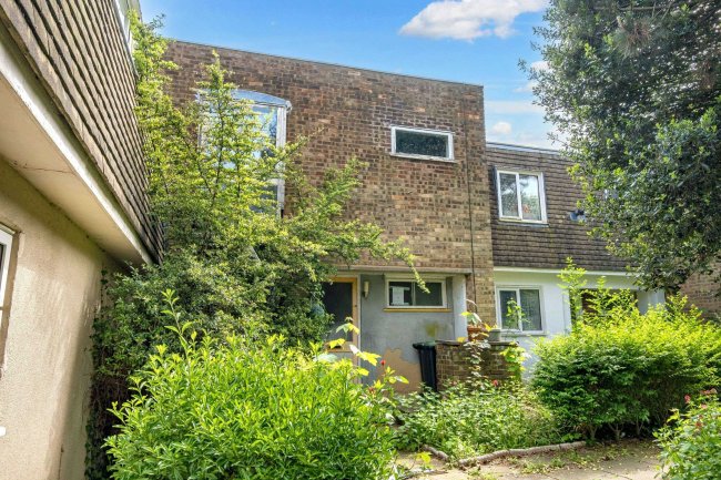 49 Copenhagen Close, Luton LU3 3TF 5