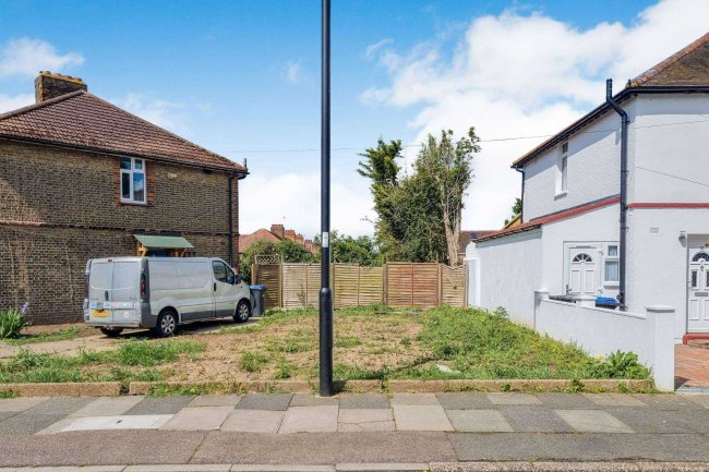 78a Northern Avenue, London, N9 9QX 6