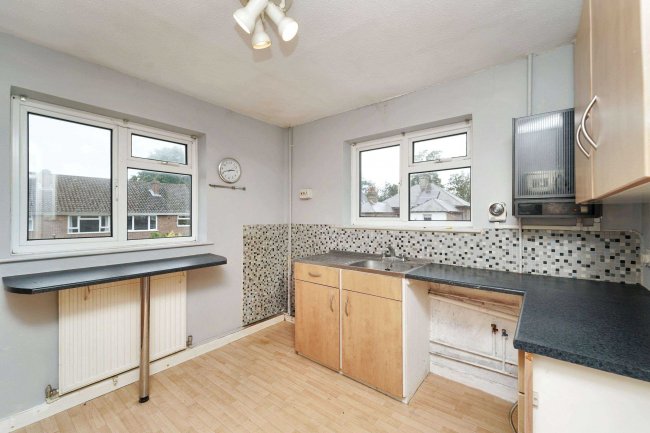 Flat 2, 2 College Road, Epsom, Surrey, KT17 4EY 10