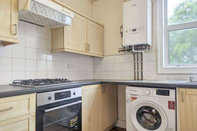 First Floor Flat, 31 Thornford Road, Lewisham, SE13 6SG 7