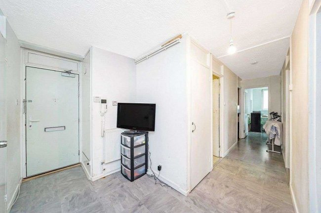 42 Mersea House, 104, Harts Lane, Barking, Essex, IG11 8LW 7