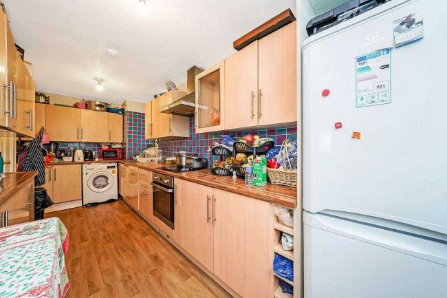 42 Mersea House, 104, Harts Lane, Barking, Essex, IG11 8LW 7