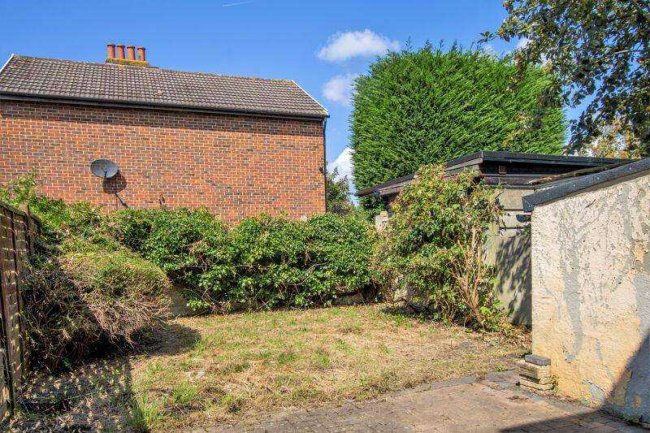 81 Burlington Road, Thornton Heath, Surrey, CR7 8PJ 2