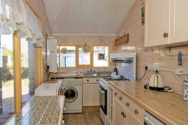 81 Burlington Road, Thornton Heath, Surrey, CR7 8PJ 2