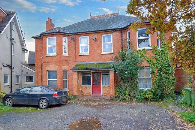 Flat 4, 38-40 Frimley Road, Camberley, Surrey, GU15 3BD 9