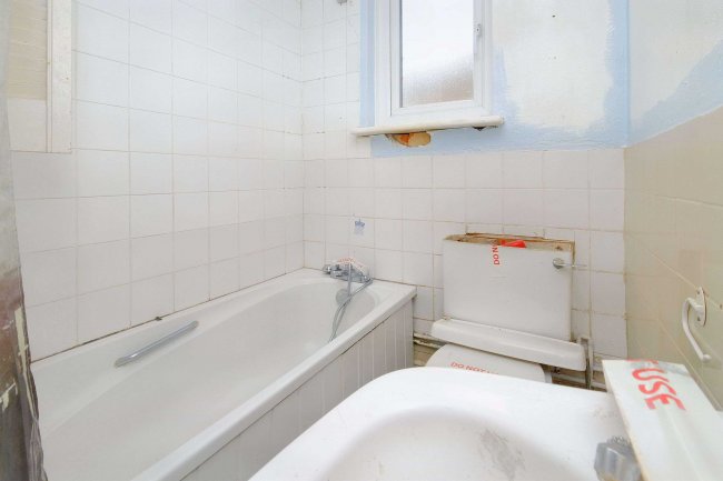 Flat 4, 38-40 Frimley Road, Camberley, Surrey, GU15 3BD 9