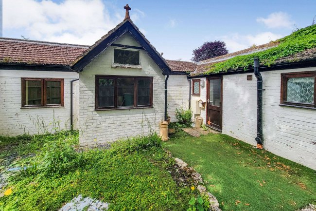 2 Rushams Road, Horsham, RH12 2NT 4