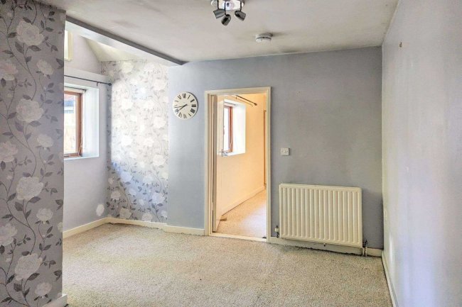 2 Rushams Road, Horsham, RH12 2NT 4