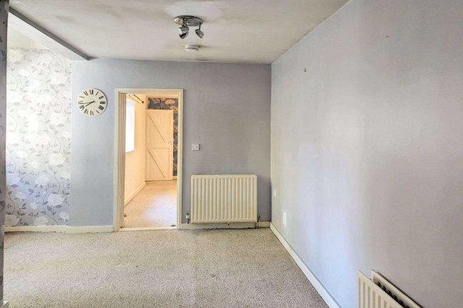 2 Rushams Road, Horsham, RH12 2NT 4