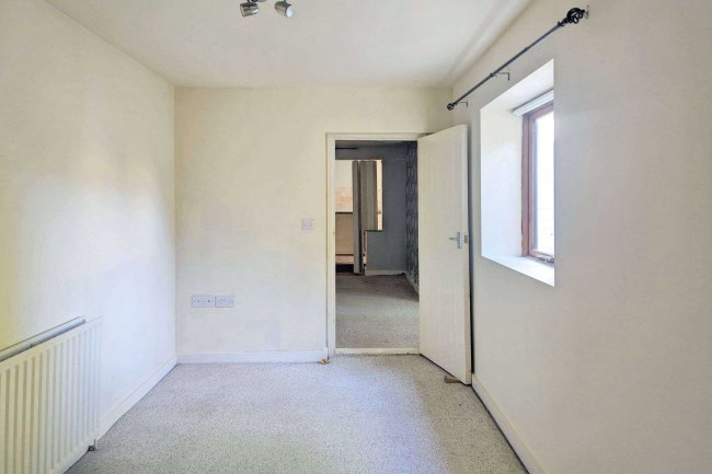 2 Rushams Road, Horsham, RH12 2NT 4