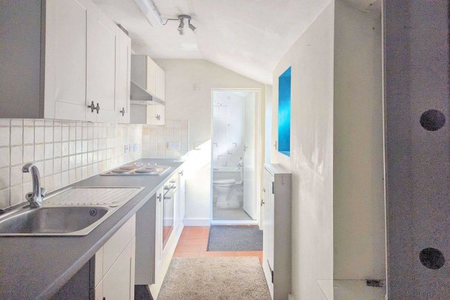 2 Rushams Road, Horsham, RH12 2NT 4