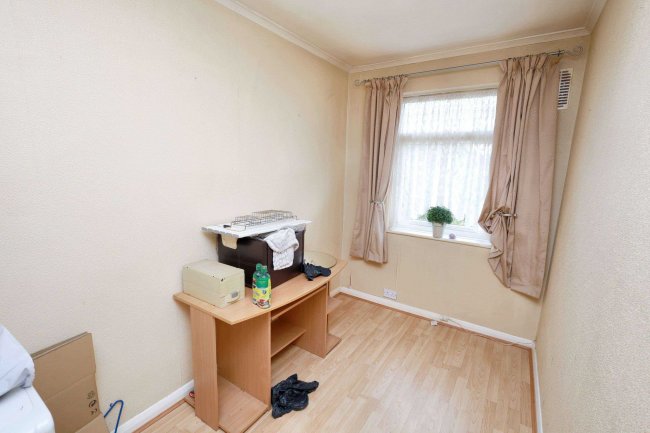 16A Barnard Gardens, Hayes, UB4 9ER 6