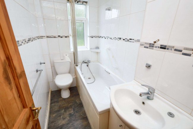 16A Barnard Gardens, Hayes, UB4 9ER 6