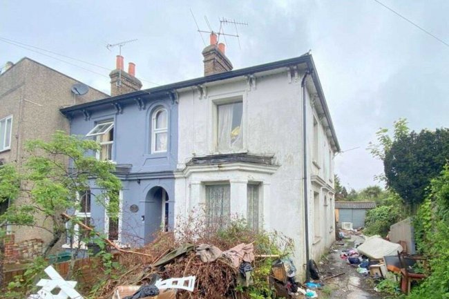 1 The Clumps, Ashford Road, Feltham , TW15 1AT 9