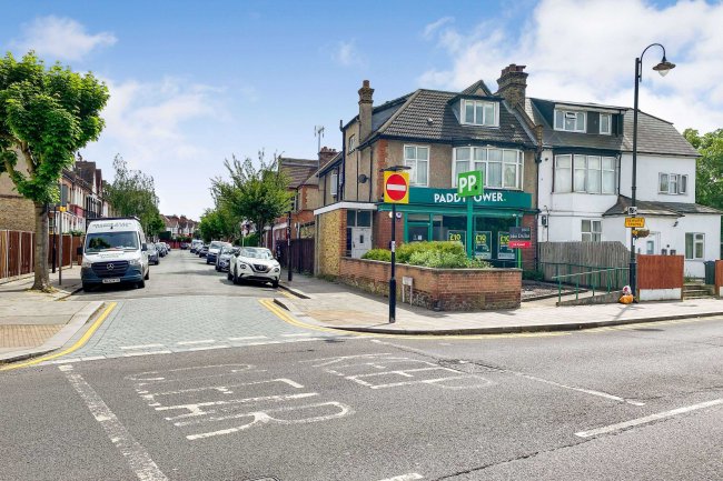 196 Lower Addiscombe Road, Croydon, CR0 7AA 7