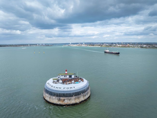 Spitbank Fort, Solent, Hampshire, PO5 3PA 1
