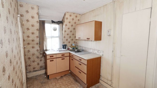 15c High Street, Herne Bay, Kent, CT6 5LJ 1