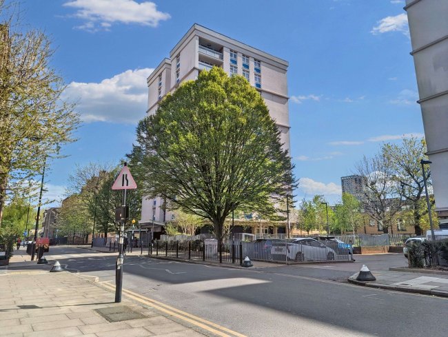 5 Ballinger Point, Bromley High Street, Bow, London E3 3EH 1