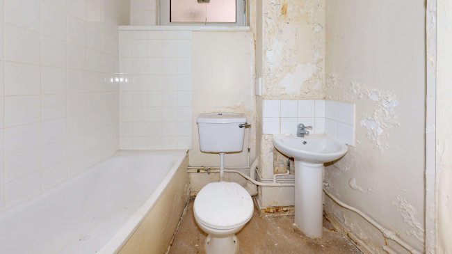 5 Ballinger Point, Bromley High Street, Bow, London E3 3EH 1