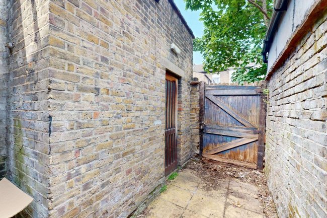 397 Barking Road, London, E6 2JT 7