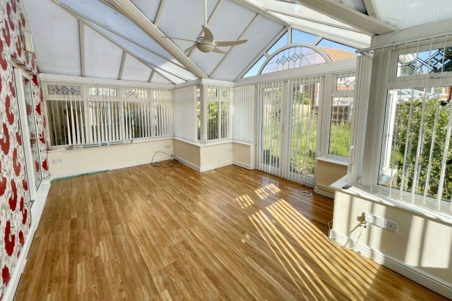 9 Beckett Close, Colwyn Bay, LL28 4DX 6