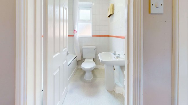 89 Springfield Place, New Malden, Surrey, KT3 3LP 2