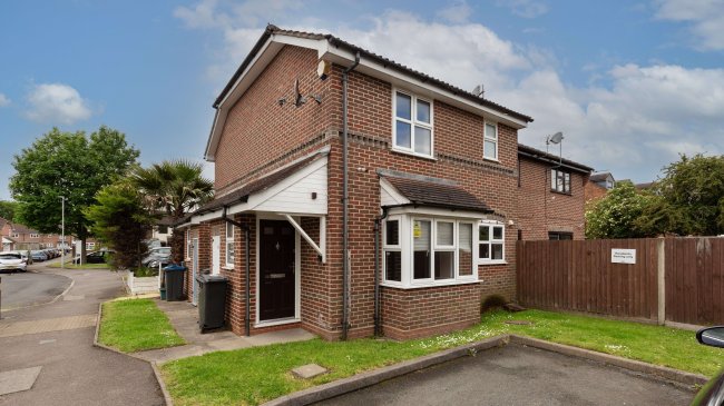 89 Springfield Place, New Malden, Surrey, KT3 3LP 2