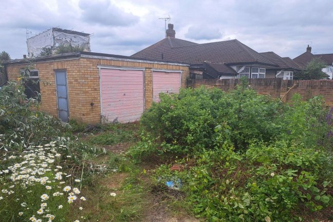 Garage Plot to rear of 199 Lyndhurst Avenue, Whitton, TW2 6BN 5