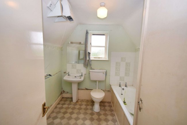 7 Stratford Road Nash, Milton Keynes, Buckinghamshire, MK17 0ES 3