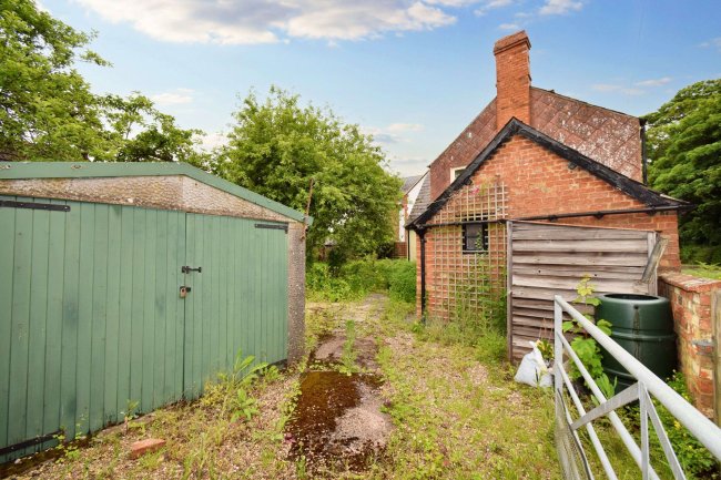 7 Stratford Road Nash, Milton Keynes, Buckinghamshire, MK17 0ES 3