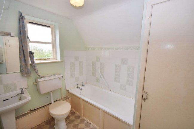 7 Stratford Road Nash, Milton Keynes, Buckinghamshire, MK17 0ES 3