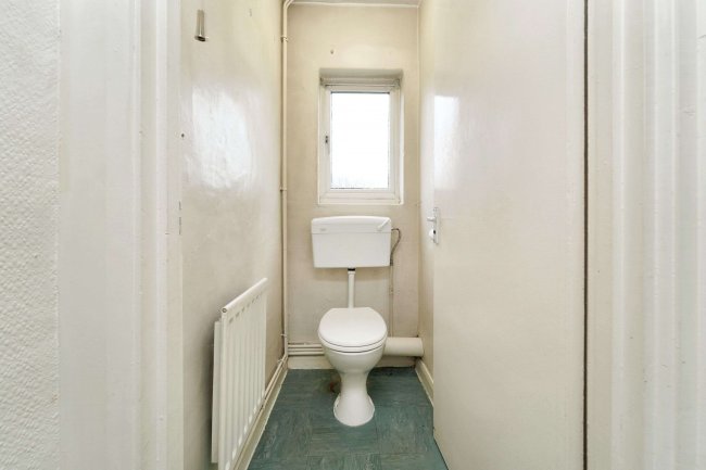 11 Langley Park Road, Iver, Buckinghamshire, SL0 9QJ 10