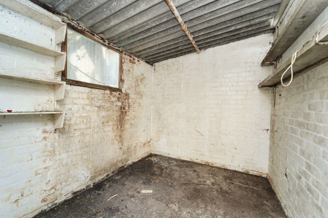 11 Langley Park Road, Iver, Buckinghamshire, SL0 9QJ 10