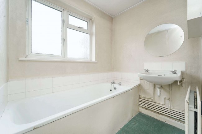 11 Langley Park Road, Iver, Buckinghamshire, SL0 9QJ 10