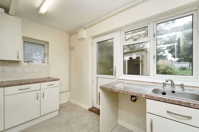 11 Langley Park Road, Iver, Buckinghamshire, SL0 9QJ 10