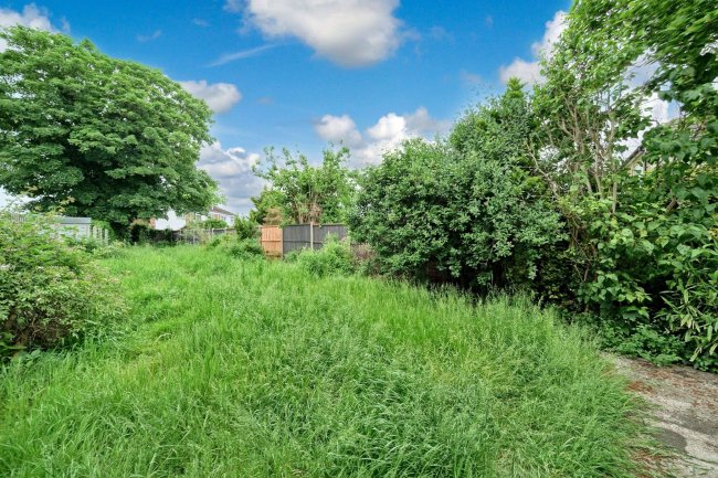 11 Langley Park Road, Iver, Buckinghamshire, SL0 9QJ 10