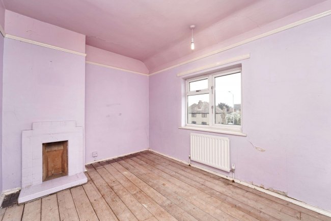 11 Langley Park Road, Iver, Buckinghamshire, SL0 9QJ 10