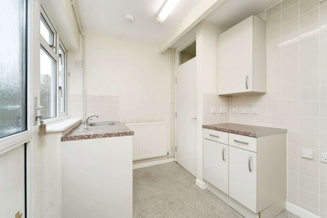 11 Langley Park Road, Iver, Buckinghamshire, SL0 9QJ 10