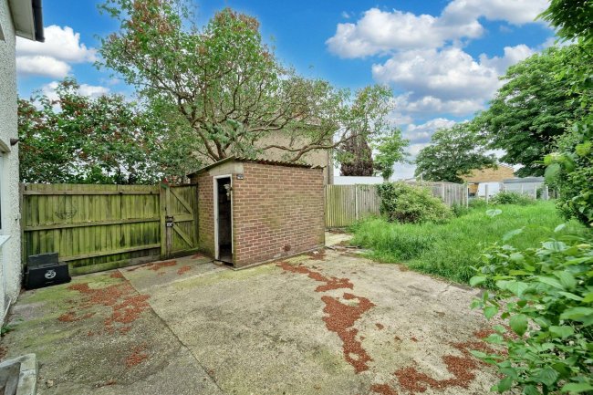 11 Langley Park Road, Iver, Buckinghamshire, SL0 9QJ 10