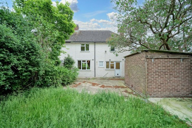 11 Langley Park Road, Iver, Buckinghamshire, SL0 9QJ 10