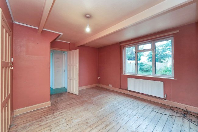 11 Langley Park Road, Iver, Buckinghamshire, SL0 9QJ 10