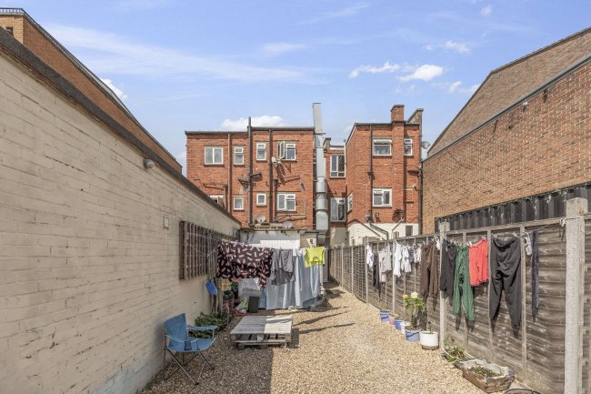 337 London Rd, Camberley, GU15 3HQ 5