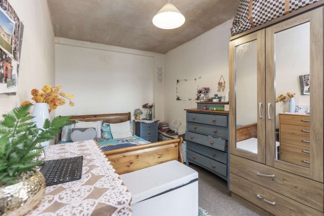 337 London Rd, Camberley, GU15 3HQ 5