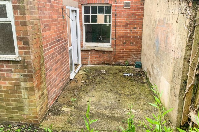 128 Gunville Road, Newport, Isle of Wight, PO30 5LH 6