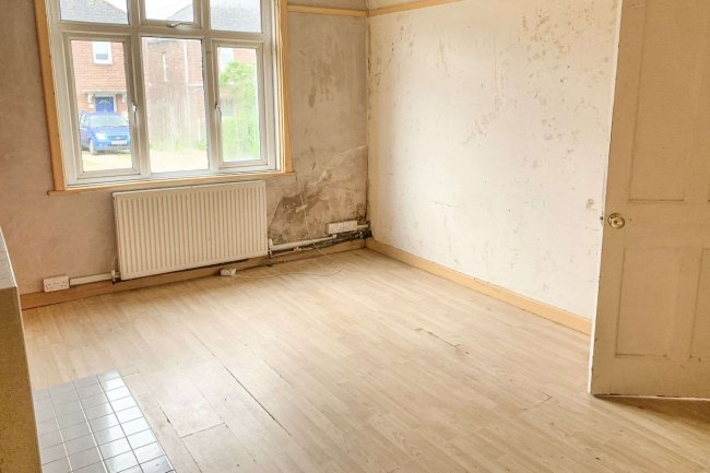 128 Gunville Road, Newport, Isle of Wight, PO30 5LH 6