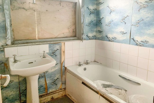 128 Gunville Road, Newport, Isle of Wight, PO30 5LH 6