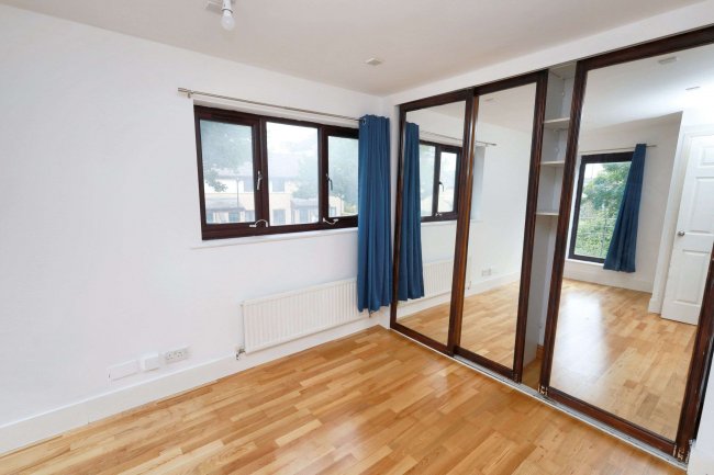 17 Hanover Avenue, Royal Docks, London, E16 1SD 4